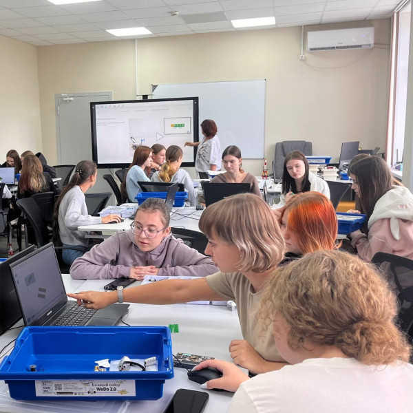 В рамках интеграционной недели студенты ВПК посетили Центр цифрового образования IT-CUBE