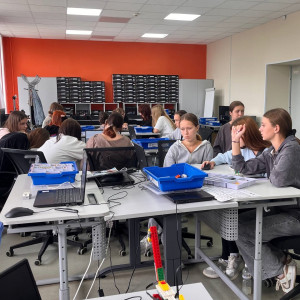 В рамках интеграционной недели студенты ВПК посетили Центр цифрового образования IT-CUBE