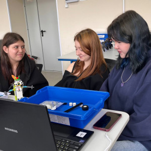 Занятие «Проектирование и реализация мини-проекта “Умный робот-помощник”» для будущих учителей начальных классов