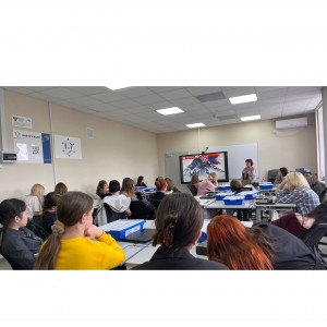 Занятие «Проектирование и реализация мини-проекта “Умный робот-помощник”» для будущих учителей начальных классов