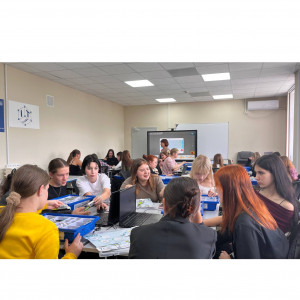 Занятие «Проектирование и реализация мини-проекта “Умный робот-помощник”» для будущих учителей начальных классов