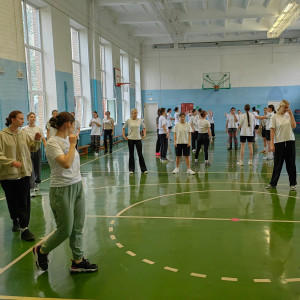 Во Владивостокском педагогическом колледже проходит захватывающее троеборье между командами 3 курса