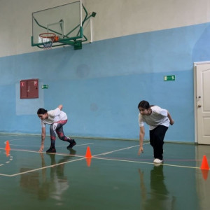 Во Владивостокском педагогическом колледже проходит захватывающее троеборье между командами 3 курса