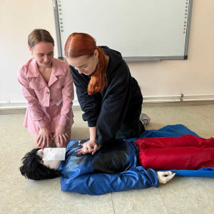 Навыки сердечно-легочной реанимации отработали на практике студенты 4 курса колледжа