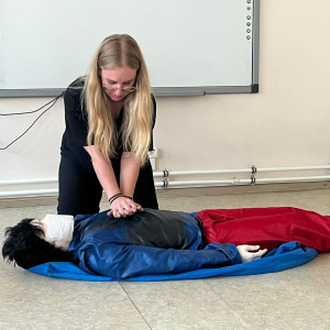 Навыки сердечно-легочной реанимации отработали на практике студенты 4 курса колледжа