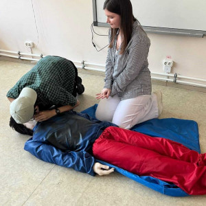 Навыки сердечно-легочной реанимации отработали на практике студенты 4 курса колледжа