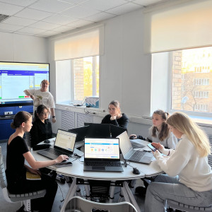 Открываем мир младшего воспитателя через объектив! 