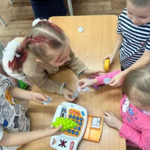 В дошкольных образовательных организациях завершилась серия увлекательных занятий по финансовой грамотности для самых маленьких