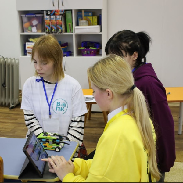 Сборка моделей роботов на площадках чемпионата