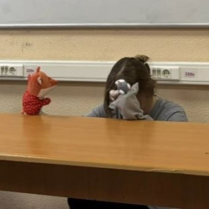 Студенты осваивают театрализованную деятельность в детском саду.