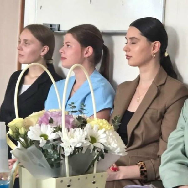 Гордо шагают в профессию: защита дипломов по дошкольному образованию
