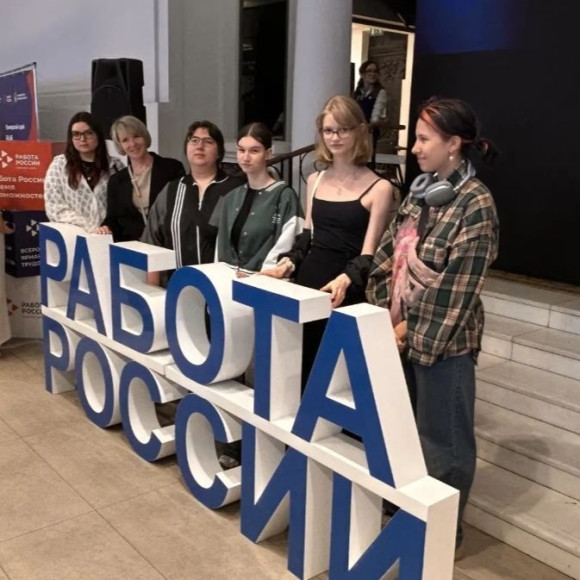 Карьера начинается здесь! Как наши студенты на ярмарке «Работа России»